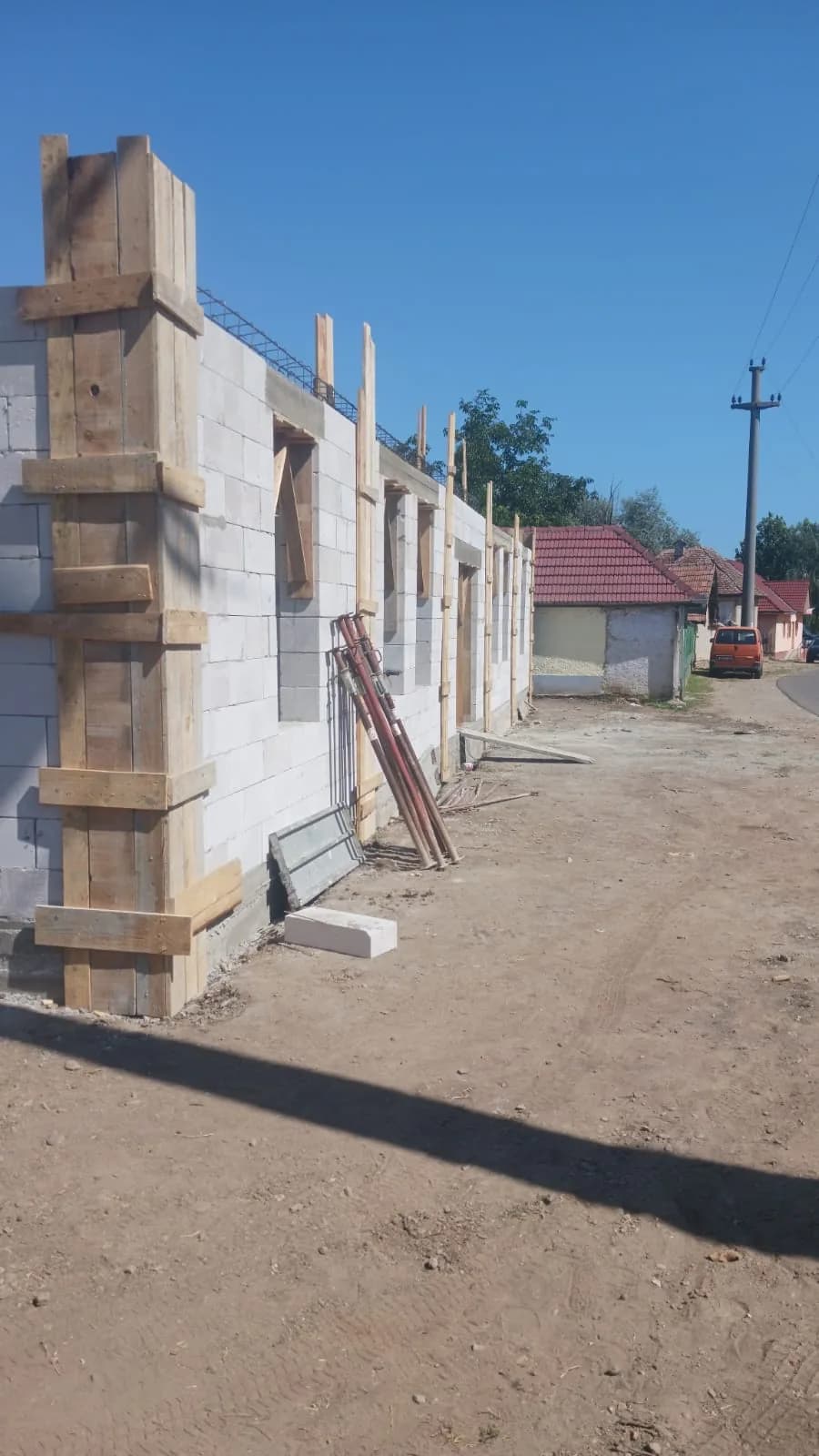 Zidărie din BCA cu cofraje pentru stâlpii de beton